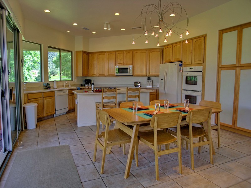 Kitchen and Dining Room 01